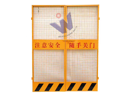 馬王堆建設張家界項目整車電梯井門裝車發(fā)貨